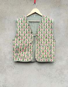 Veste Kantha en coton unisexe matelassée imprimée, manteau d'hiver tissé à la main de style bohème, vêtements d'extérieur décontractés d'hiver pour femmes - Product Image 1