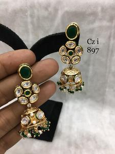 Nouvelle arrivage Boucles d'oreilles Kundan fabriquées à la main, élégantes et confortables pour le chic ethnique de tous les jours, disponibles en vrac. - Product Image 2