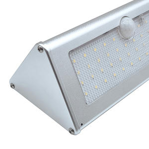 <span class=keywords><strong>Lampe</strong></span> murale <span class=keywords><strong>solaire</strong></span> à capteur de mouvement micro-ondes en aluminium 46 LED 1000 lm 4500 mAh IP65 pour extérieur - Product Image 4