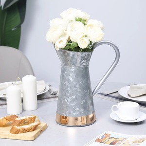 Vase Simple noir avec détails en or parfait pour le bureau d'étude de la chambre salon salon et cadeau créatif ou utilisation décorative - Product Image 1