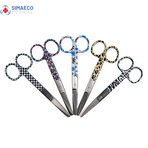 กรรไกรพยาบาล SIMAECO-CE SM-101 ขนาด 5 นิ้ว ทำจากสแตนเลสสตีล พร้อมลายดอกไม้สีฟ้า เครื่องมือผ่าตัดระดับ Class I - Product Image 3