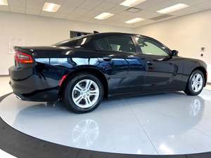 2023 D-o-d-g-e C-h-a-r-g-e-r S X T RWD bajo kilometraje y precio asequible en stock listo para su envío - Product Image 4