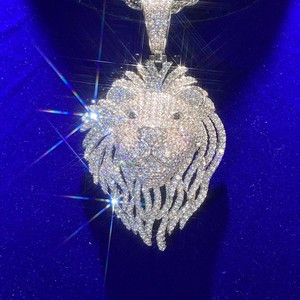 Colgante de Diamante VVS Personalizado con Forma de León, Chapado en Oro Blanco de 14k y 18k, Estilo Hip Hop Iced para Hombre y Mujer - Product Image 2