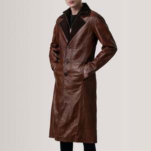 Manteau Charlton à simple boutonnage en cuir ciré marron, style gothique vintage, col à capuche, imprimé, design trench-coat - Product Image 3