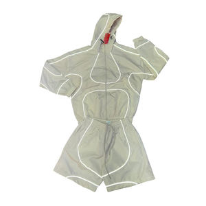 Conjunto corto de chándal con cremallera y logotipo personalizado para hombre, chaqueta cortavientos reflectante y pantalones cortos estampados para invierno - Product Image 4