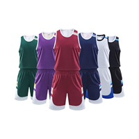 Özel Büyük Beden Unisex Basketbol Forması Seti Kişiselleştirilmiş Baskılı Takım ve Numara Baskılı Nefes Alabilen Basketbol Atletleri ve Şortları