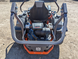 เครื่องตัดหญ้า Husqvarna Z560L Zero Turn ปี 2024 สภาพใหม่/มือสอง กำลัง 27 แรงม้า พร้อมคุณสมบัติยอดเยี่ยม - Product Image 3