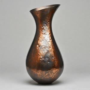 TimelessAura Artisan Vase en cuivre dans une finition rustique Vase de sol en métal Floral en relief Design Home Decor Accent Statement - Product Image 3