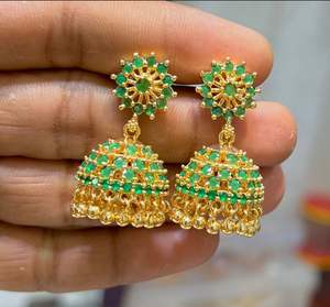 Boucles d'oreilles élégantes en zircon cubique Jhumki avec finition mate Bijoux ethniques traditionnels pour femmes, parfaits pour les festivals, les tenues de fête - Product Image 5