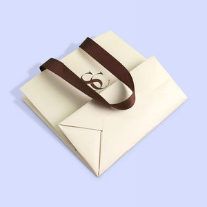 Sacs cadeaux en papier personnalisés de qualité supérieure, directement de l'usine, pour la vente au détail, avec poignée, pour les petites entreprises - Product Image 1