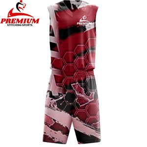 Conjunto de camisetas y pantalones cortos de baloncesto transpirables de secado rápido personalizados al por mayor, uniformes de fútbol con impresión personalizada para hombres jóvenes - Product Image 3