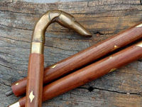Canne de marche en bois de style victorien vintage avec poignée en laiton en forme de tête de chien, faite à la main et polie, par Calvin Handicrafts Home
