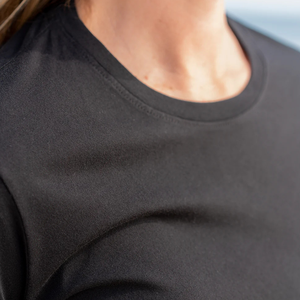 Camiseta de Manga Larga Negra para Mujer, 100% Algodón Orgánico de Lujo, Preencogido, Certificado GOTS, Ajuste Clásico, Suave y Premium - Product Image 5