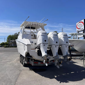 Bateaux d'occasion 2021 Fountains 38 SFC Sportfish Cruiserr 38 pieds, bateaux de 23 pieds à console centrale, bateaux de sport durables, propulsion à jet + remorque - Product Image 1