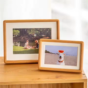 Marco de Fotos Vertical Moderno y Único de Madera con Detalles Hechos a Mano para una Elegancia de Crescent Crafts - Product Image 2