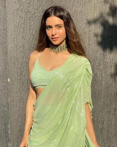 Exclusif indien belle fête porter Georgette Saree avec séquence travail Saree avec chemisier de créateur en couleur Pista au meilleur prix - Product Image 4