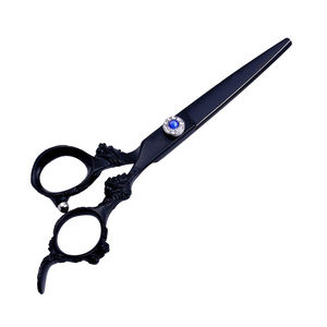 Ciseaux de coiffure à manche de dragon, couleur noire, lame droite et tranchante Ciseaux de salon de beauté avec vis fantaisie - Product Image 1