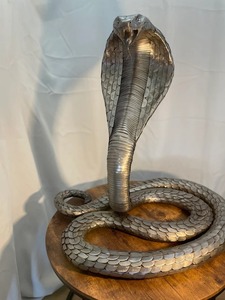 Sculptures en forme de serpent en aluminium coulé de conception abstraite moderne pour centre de table décoratif - Product Image 6