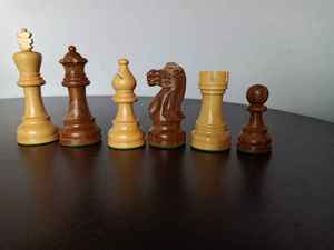 Jeu d'échecs en bois classique avec de belles pièces et une boîte de rangement pour une manipulation facile disponible aux meilleurs prix d'Inde - Product Image 4