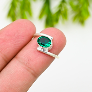 แหวนเงินอพาไทต์สีเขียวประดับอัญมณีหรูหราได้รับการรับรองว่าเป็นรูปไข่ขนาด10X14มม. - Product Image 5