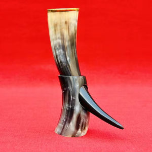 Cuerno vikingo artesanal ecológico auténtico con diseño de animales para cerveza Mead Ale Estilo nórdico medieval incluye soporte - Product Image 1