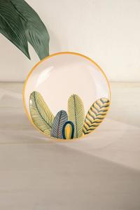 Assiette en céramique motif feuille soleil, bord jaune chaud, finition brillante, vaisselle artisanale durable pour des moments de réception élégants - Product Image 4