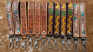 Turquesa y pluma blanca Tooled Wristlet Llavero de cuero Llavero personalizado-Cowgirl Car Key Western Key Strap Llavero de muñeca - Product Image 5