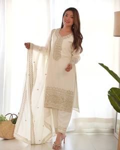 Costume trois pièces élégant pour femme brodé Long Kurta avec pantalon Palazzo et Dupatta Idéal pour les festivals, le bureau et les vêtements quotidiens - Product Image 1