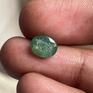 Pierre de soleil émeraude naturelle rare, taille ovale. Émeraude pour bijoux. - Product Image 1