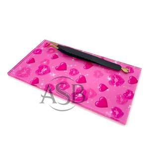 แผ่นรองขนตาอะคริลิคน้ำหนักเบา สีชมพูสด รูปหัวใจ พิมพ์โลโก้ตามสั่ง บริการพิมพ์ OEM สำหรับแผ่นรองขนตา - Product Image 3