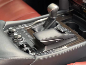 Sedán Usado de Lujo Ultra-Lujoso 2024, Tamaño Grande, 5.7 L V8 400HP, Gasolina, Automático, Tracción en las Cuatro Ruedas, Edición Pinnacle, 7 Plazas, Techo Panorámico - Product Image 6