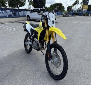 Gran Oferta: Nueva Motocicleta Suzuki DR-Z400S 2025 para Deportes de Motor - Product Image 1