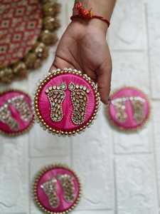 Mata Rani Charan Paduka para la Ceremonia de Grihapravesham Seemantham de Diwali, Símbolo Divino Kundan, Recuerdo Religioso, Decoración de Mesa de Templo - Product Image 2