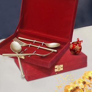 Ensembles de couverts en laiton sur mesure comprenant une fourchette et des couteaux en laiton en or en feuille et un design floral adapté à la maison - Product Image 2