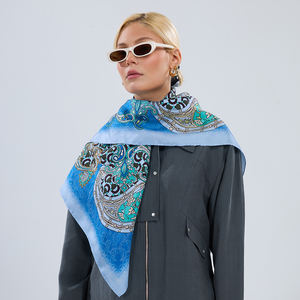 Pañuelo de Seda de Morera 100% con Estampado Floral Étnico y Paisley Vintage, Borde Enrollado a Mano, Diseño Personalizado, Pañuelo Cuadrado para la Cabeza - Product Image 5