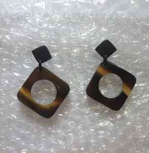 Boucles d'oreilles en corne de buffle écologiques au meilleur prix pour dames Fabricant Exportateur Design pour mariages par croissant artisanat - Product Image 1