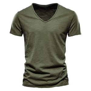 T-shirt à col en V profond pour homme Maillot de corps invisible à manches courtes et coupe ajustée avec ourlet échancré Tee en Vee large à coupe basse Design vierge - Product Image 1