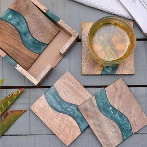 Dessous de verre en résine en bois faits à la main carré avec Blue River Design époxy Sous-verres rustiques modernes pour table à manger et bar - Product Image 2