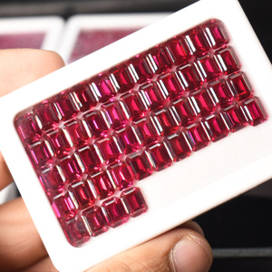 Collection de bijoux en pierres précieuses taillées émeraude rubis de laboratoire Pierres à facettes calibrées octogonales pour anneau pendentif collier Pierres précieuses rouges lâches - Product Image 1