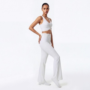Ensemble de yoga 2 pièces blanc en coton et élasthanne respirant sans couture : Crop top à col en V et short taille haute avec bretelles convertibles - Product Image 5