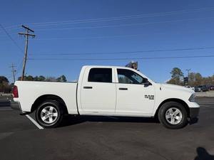 2022 Ram 1500 Soigneusement Utilisé Classic Warlock 4dr Crew Cab 5.6 ft SB - Product Image 6