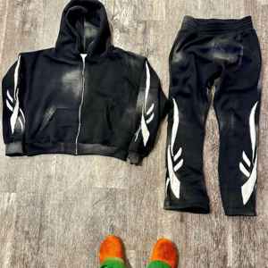 Ensemble de survêtement ample en coton mélangé avec logo personnalisé, effet délavé vintage, sweat-shirt et pantalon de jogging, 2 pièces, style boxy, Haus Industries - Product Image 3