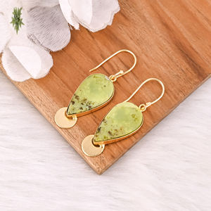 Boucles d'oreilles plaquées or jaune à la vente chaude, boucles d'oreilles en opale verte, boucles d'oreilles tendance bohème, boucles d'oreilles statement, fabricant en gros - Product Image 3