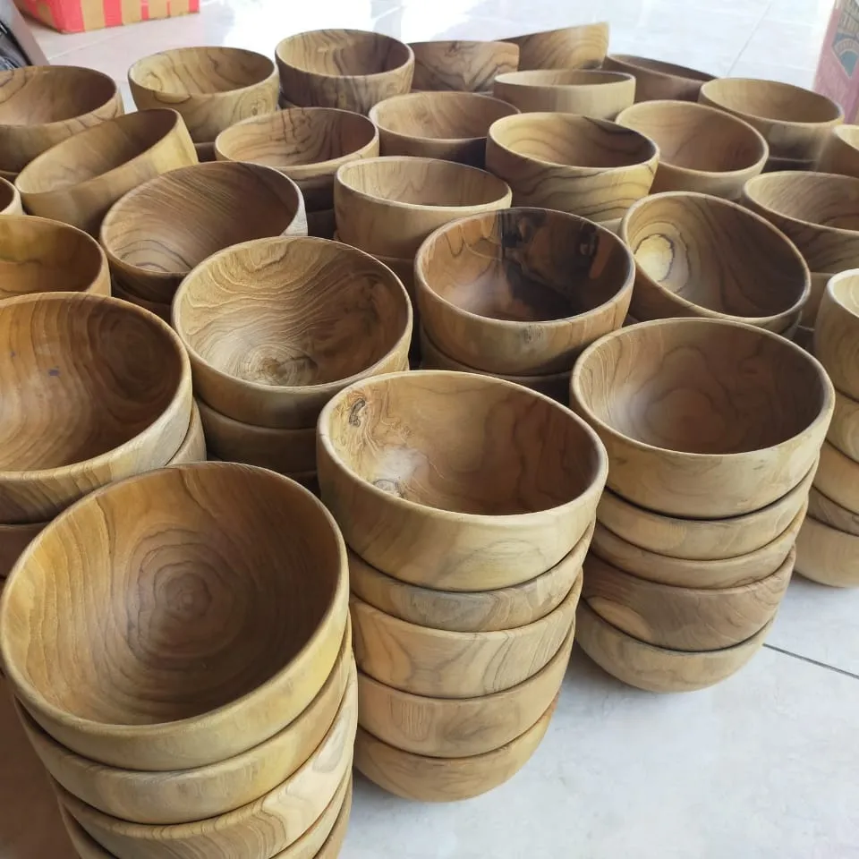 के हाथ का बना लकड़ी का कटोरा मूल बाली इंडोनेशिया से इन उत्पाद बाली में यहाँ पारिवारिक व्यवसाय द्वारा उत्पादित कर रहे हैं