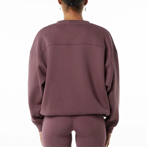 Pull en maille polaire à col rond pour femme, vente chaude, hiver, logo brodé, sur mesure, luxe, manches chauve-souris surdimensionnées - Product Image 3