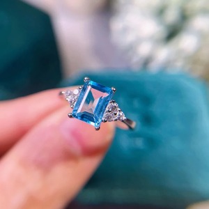 แหวนโทแพซสีฟ้าสวิสธรรมชาติสำหรับผู้หญิง สไตล์วินเทจ แหวนเงินแท้ประดับโทแพซ หินประจำเดือนธันวาคม แหวนแทนคำมั่น - Product Image 3