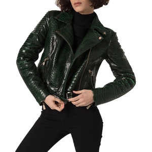 Chaqueta de motorista de cuero de vaca genuino para mujer con cuero en relieve de Pitón, nueva chaqueta de motocicleta de cuero de piel de serpiente de estilo vintage - Product Image 2
