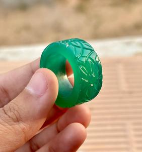 Piedra preciosa de ónix verde natural, hermosa banda tallada a mano, anillo de declaración, anillo tallado único, joyería de ónix verde - Product Image 5