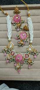 Kundan meena ชุดเครื่องประดับสำหรับผู้หญิงและเด็กผู้หญิงสร้อยคอหลายสีต่างหูสร้อยคอโชกเกอร์ยาวสำหรับงานปาร์ตี้และของขวัญ - Product Image 6