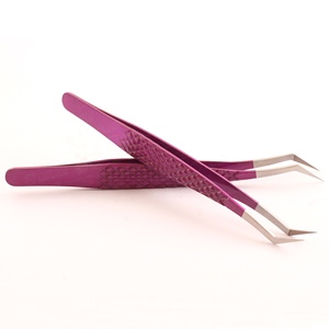 Pince à cils à bec d'oiseau de précision de haute qualité en acier inoxydable avec prise en main lisse et précision pour un usage professionnel - Product Image 3